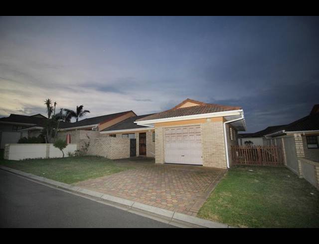 2 BEDROOM TOWNHOUSE FOR SALE IN LINKSIDE